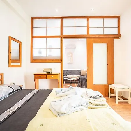 Ciel Rhodes アパート *